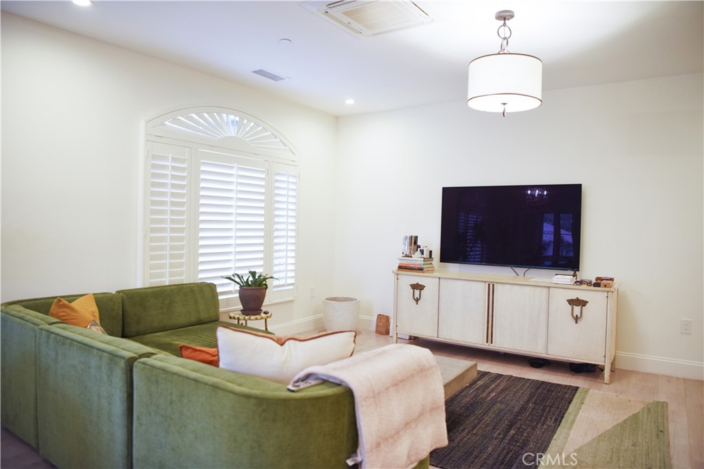 168 S Sierra Madre Boulevard 304