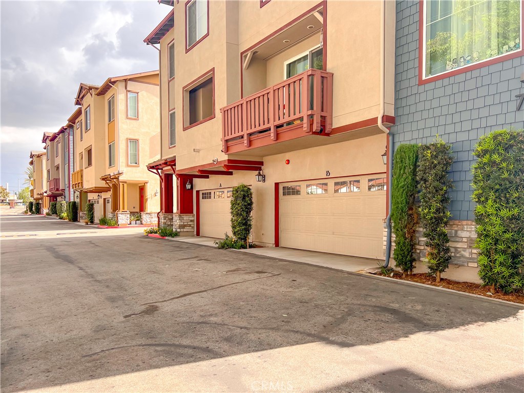 715 S Azusa Avenue C