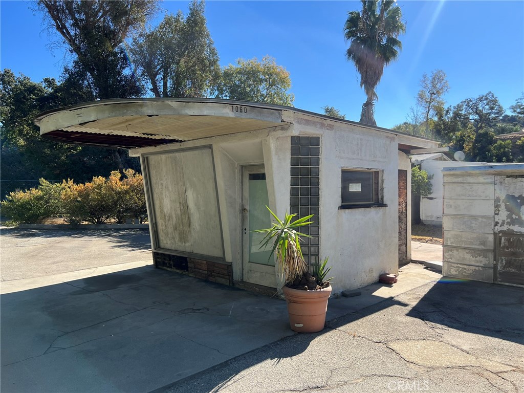 1060 E Route 66