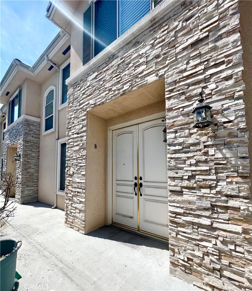 1118 W Huntington Drive B