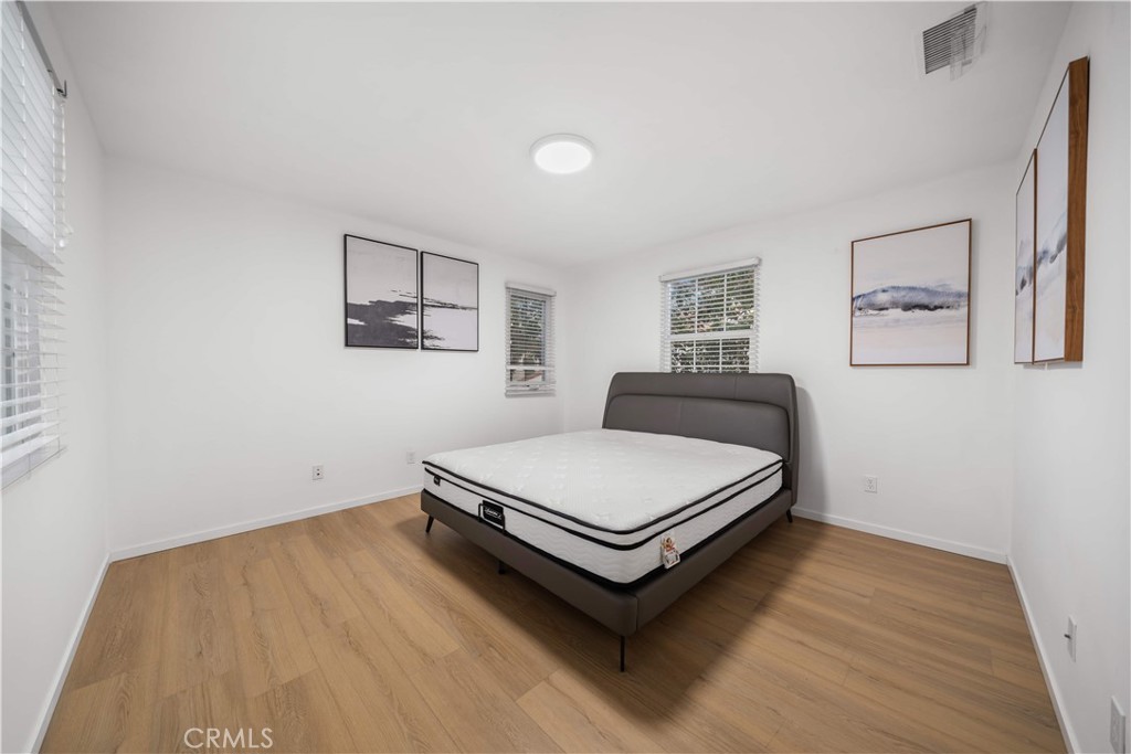 102 Chantilly