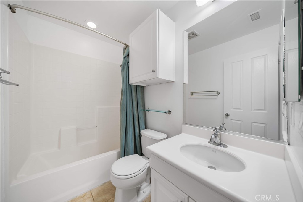 102 Chantilly