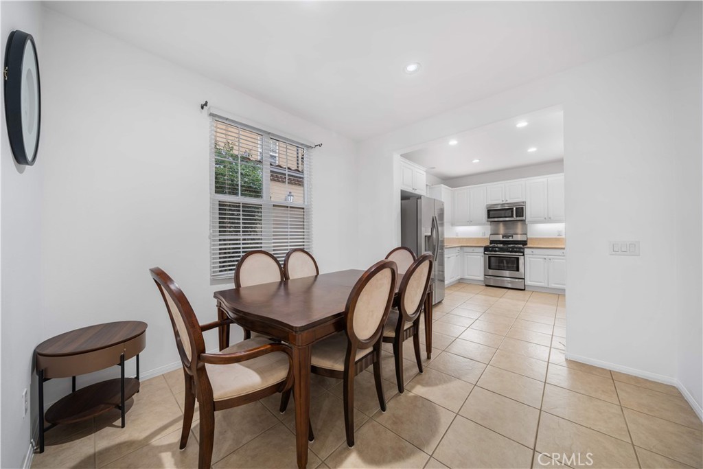 102 Chantilly
