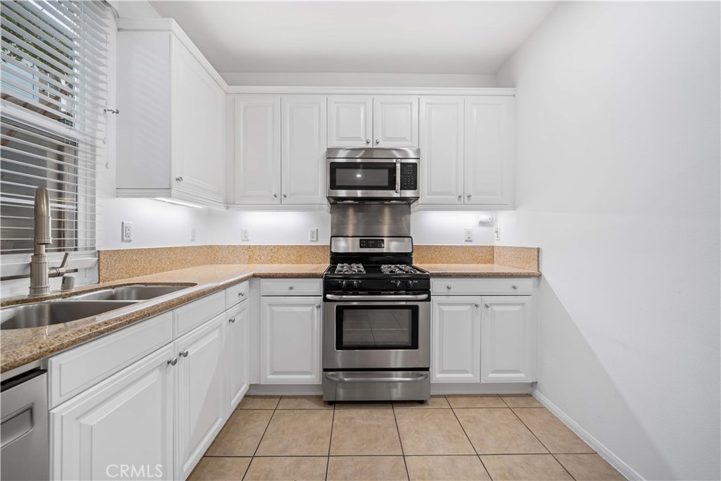 102 Chantilly