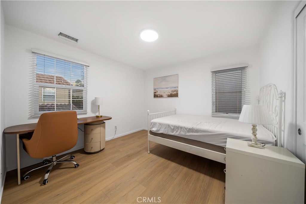 102 Chantilly