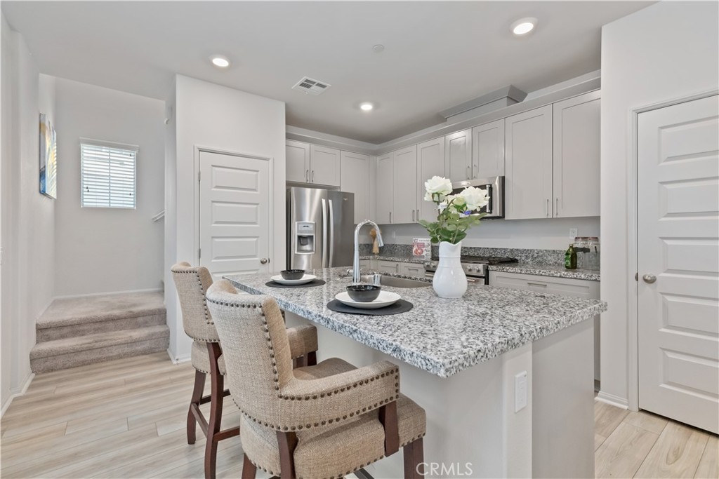 255 Lockhart Way
