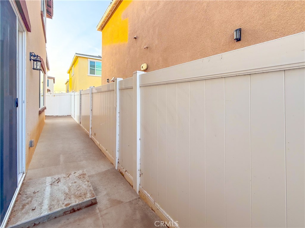 255 Lockhart Way