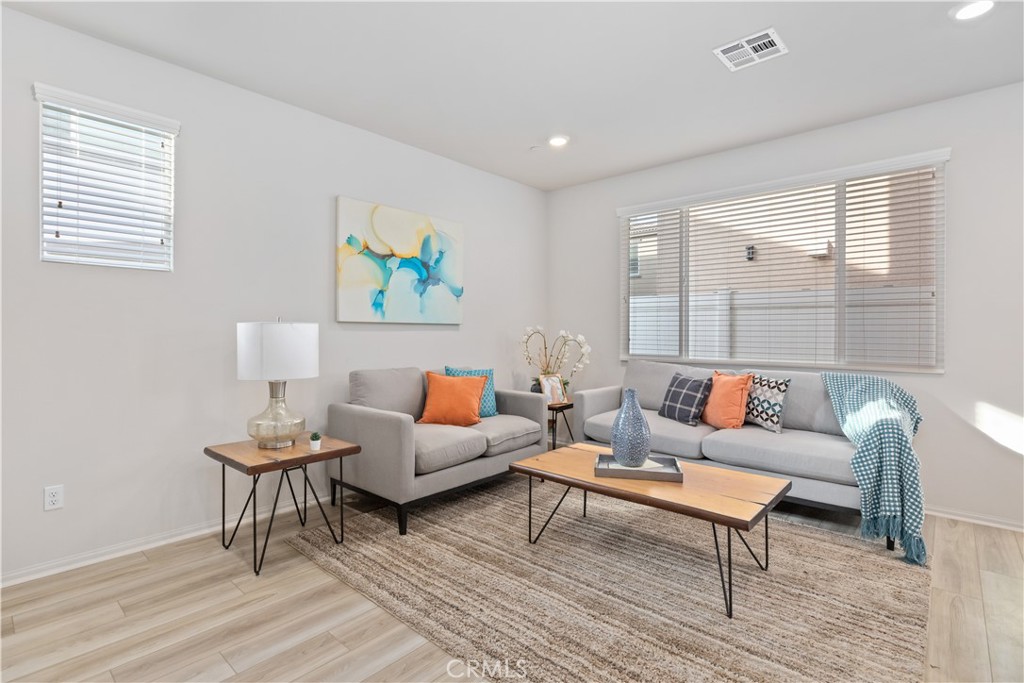 255 Lockhart Way