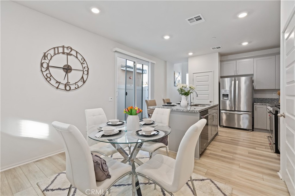 255 Lockhart Way