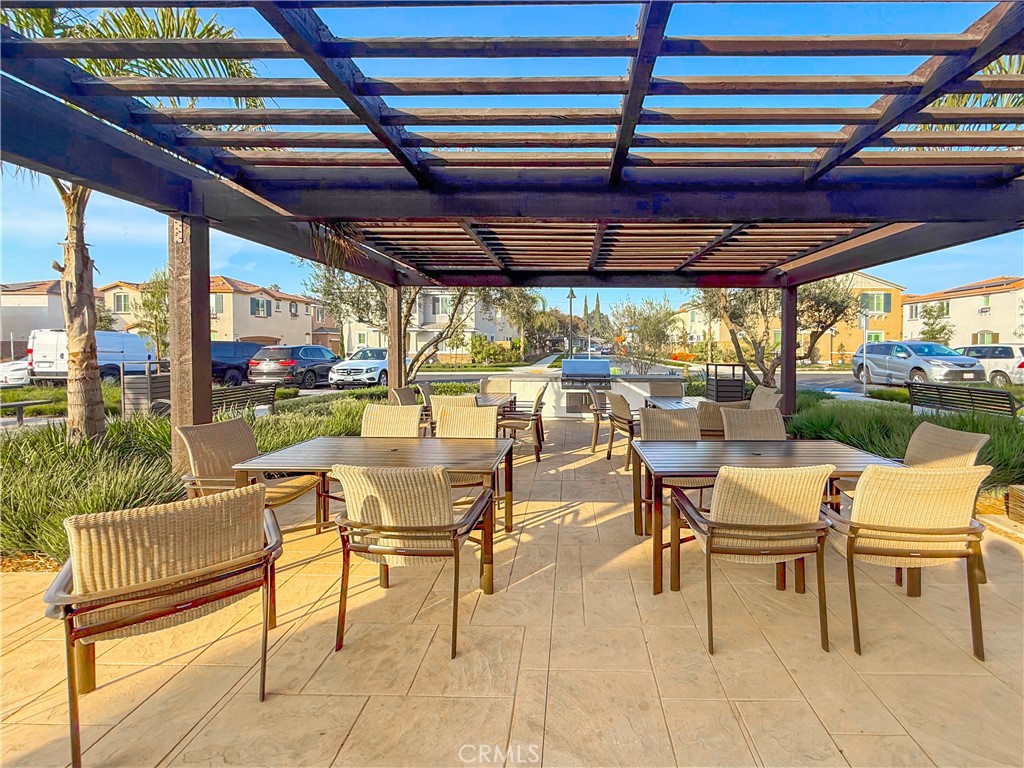 255 Lockhart Way
