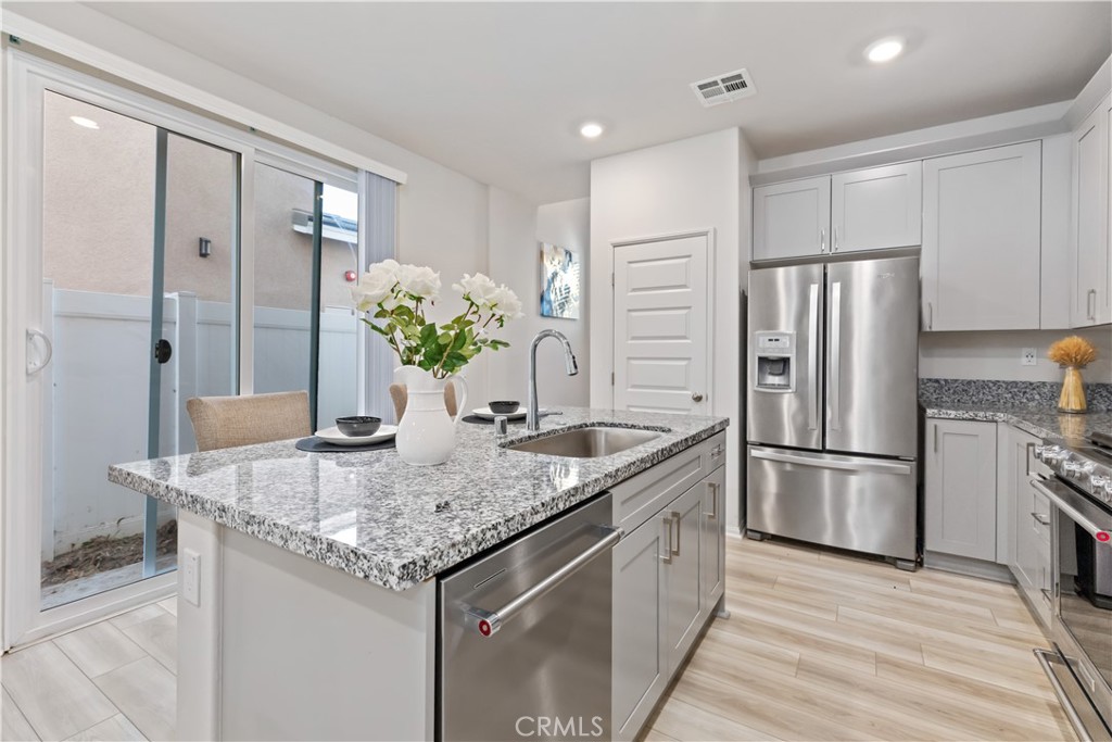 255 Lockhart Way