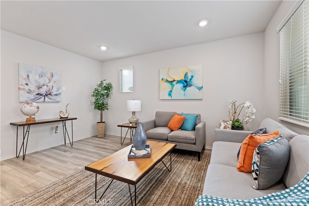 255 Lockhart Way