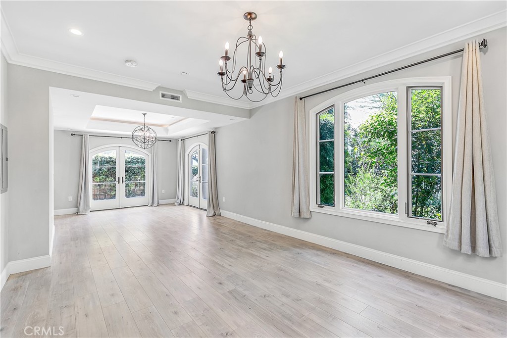 158 S Sierra Madre Boulevard 15