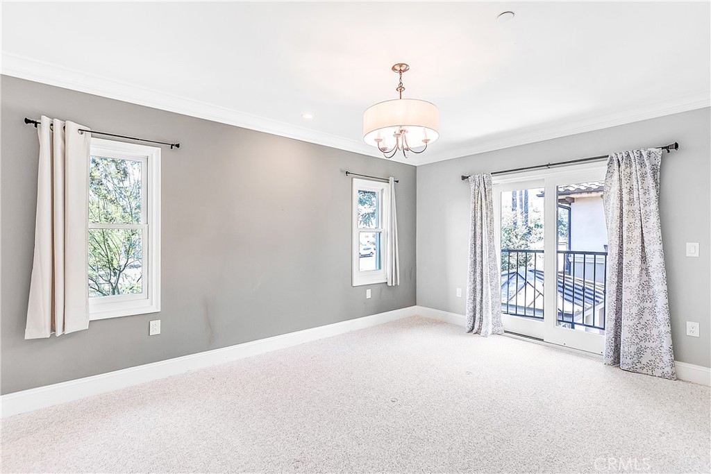 158 S Sierra Madre Boulevard 15