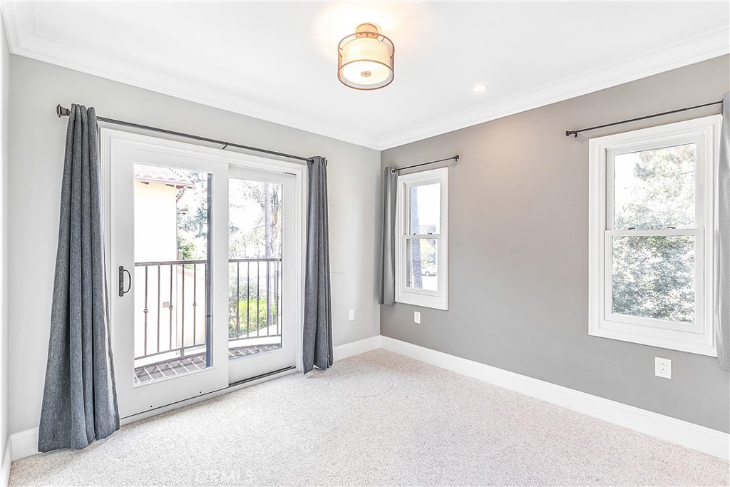 158 S Sierra Madre Boulevard 15