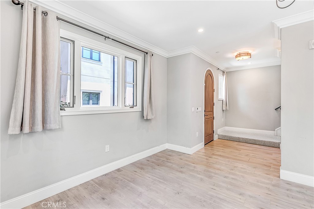 158 S Sierra Madre Boulevard 15