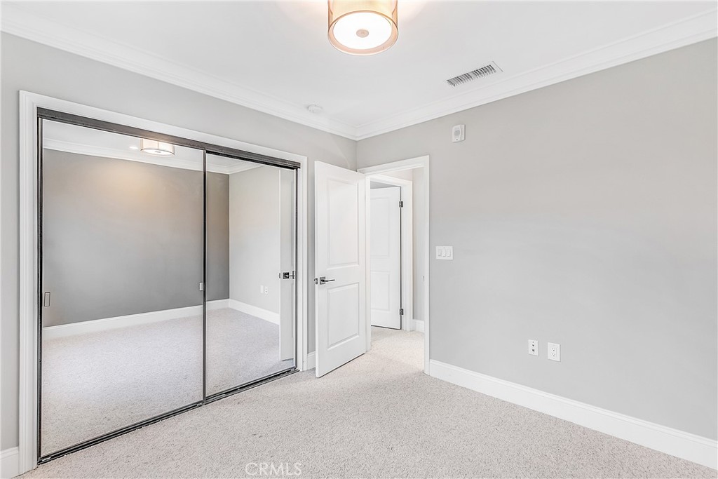 158 S Sierra Madre Boulevard 15