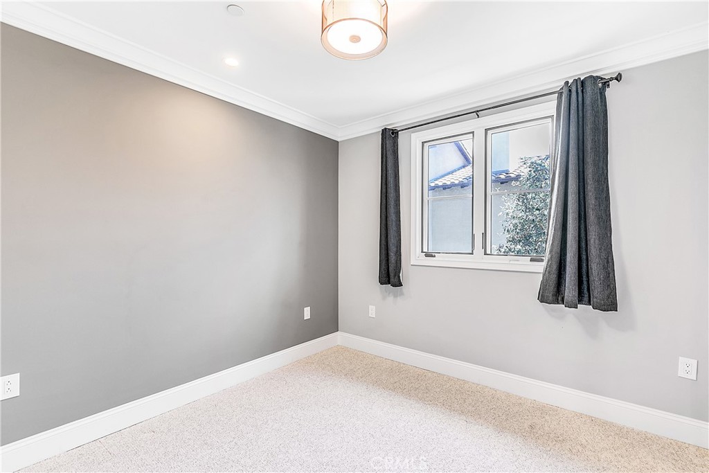 158 S Sierra Madre Boulevard 15