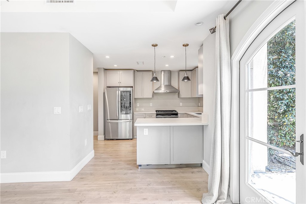 158 S Sierra Madre Boulevard 15