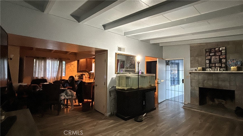 962 W Wilson Ave