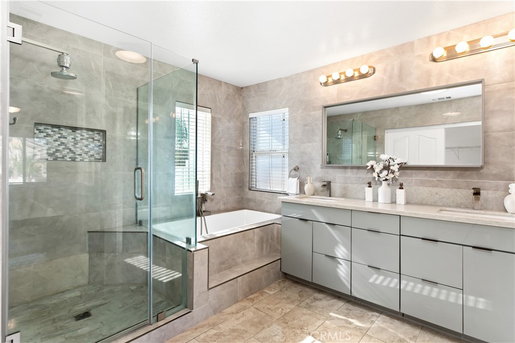 13252 Early Crimson Street