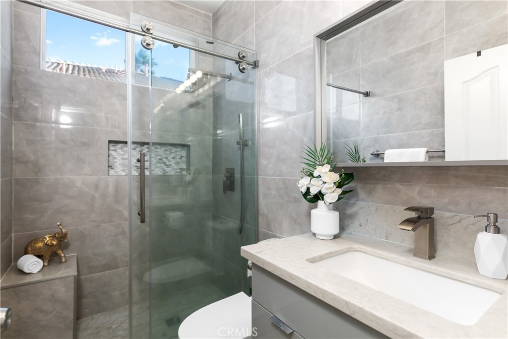 13252 Early Crimson Street