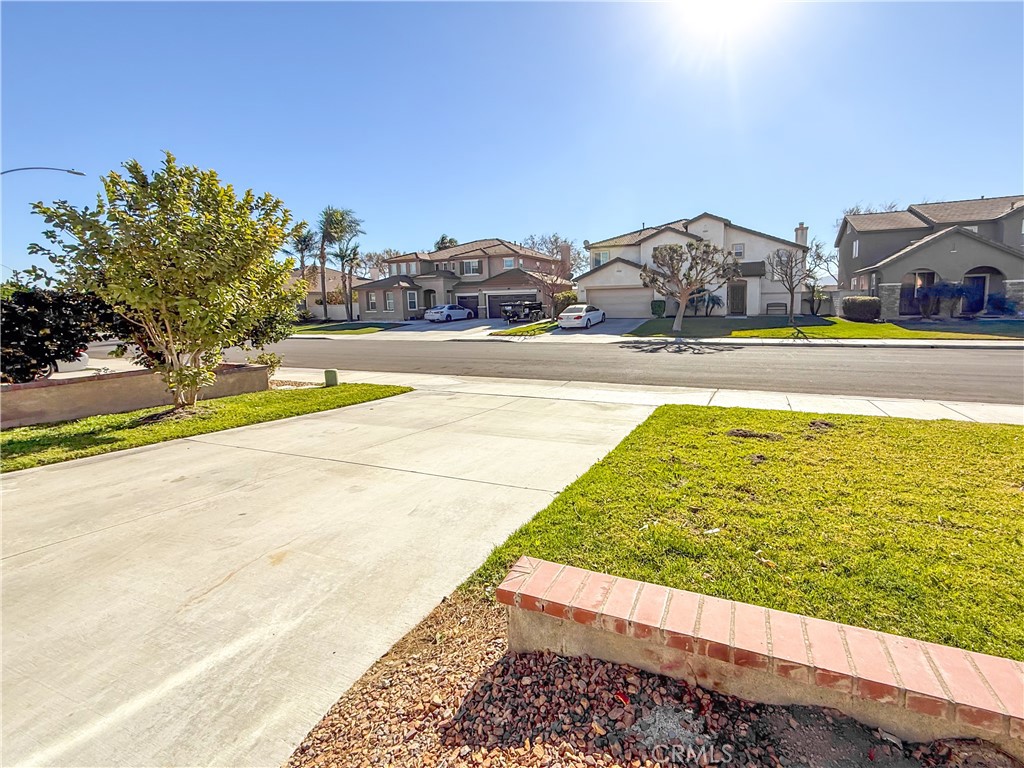 13252 Early Crimson Street