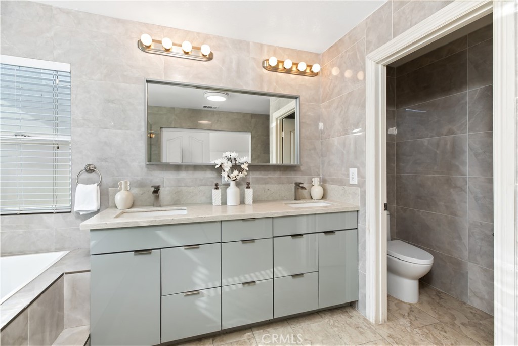 13252 Early Crimson Street