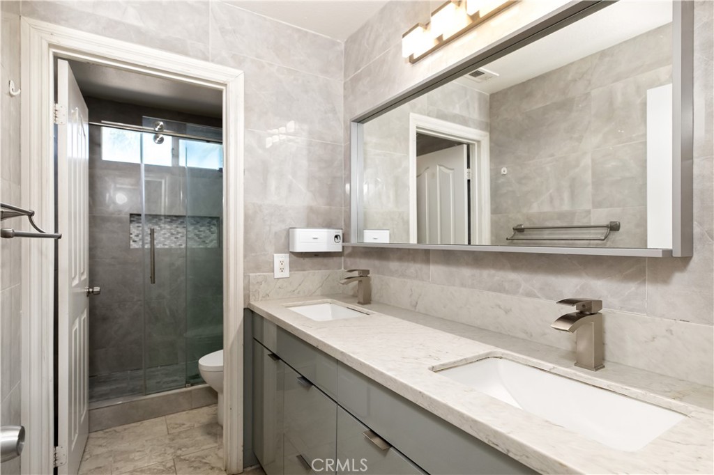 13252 Early Crimson Street