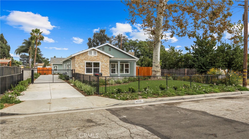 4526 Huddart Avenue