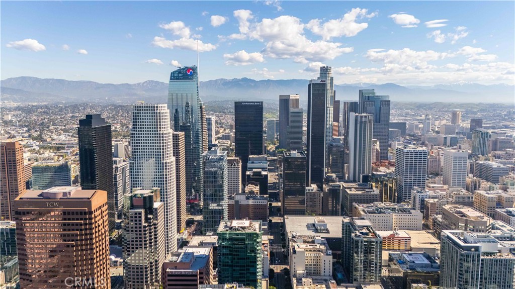 889 Francisco St 1502