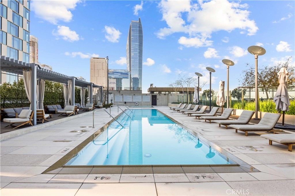 889 Francisco St 1502