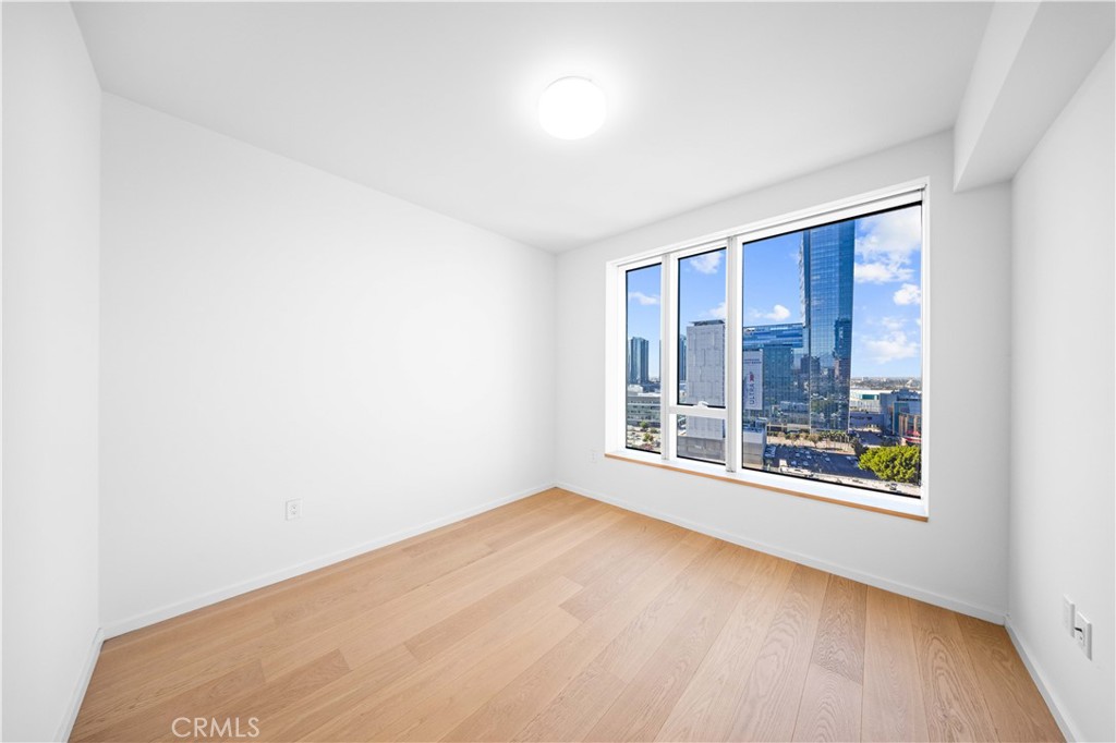 889 Francisco St 1502