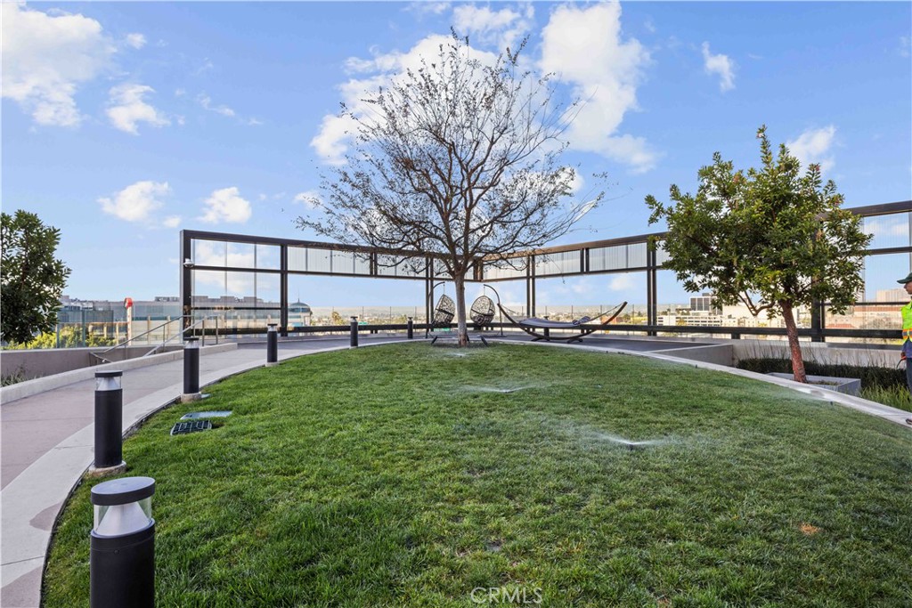 889 Francisco St 1502