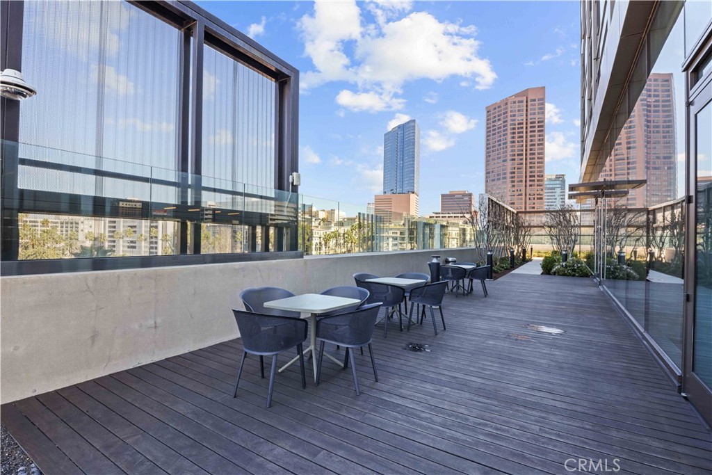 889 Francisco St 1502