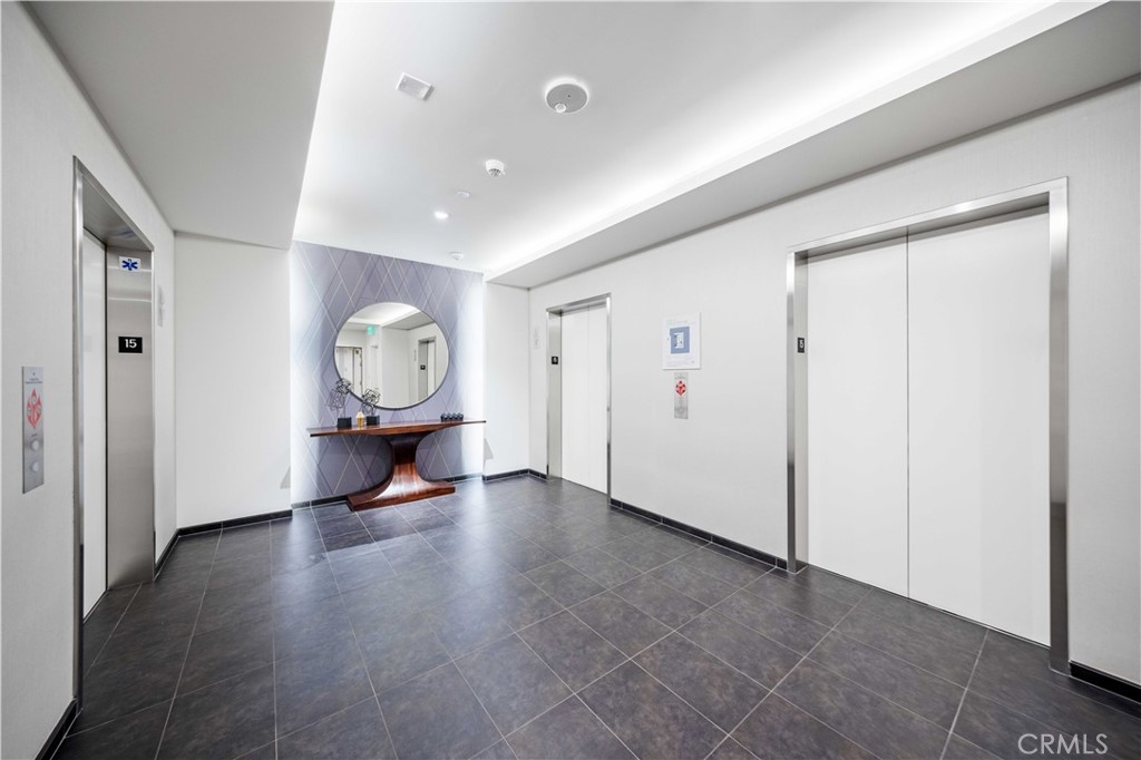 889 Francisco St 1502