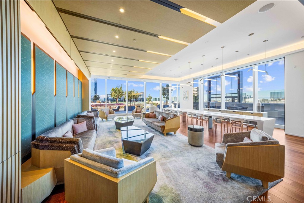 889 Francisco St 1502