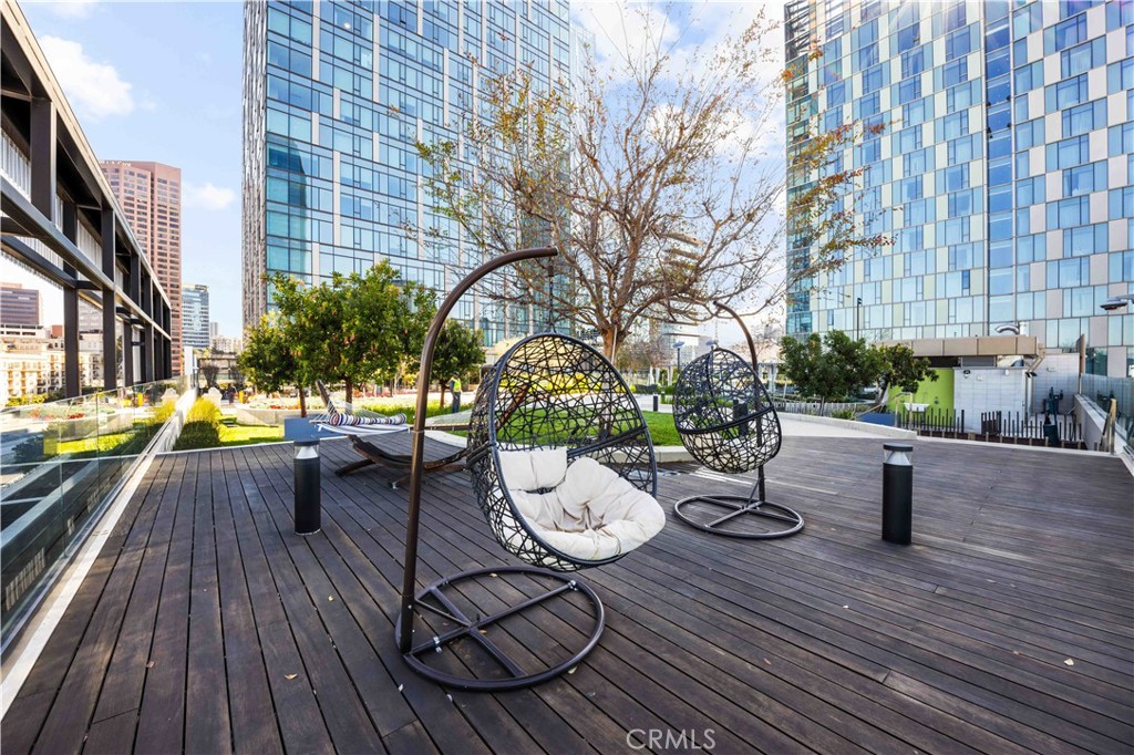 889 Francisco St 1502