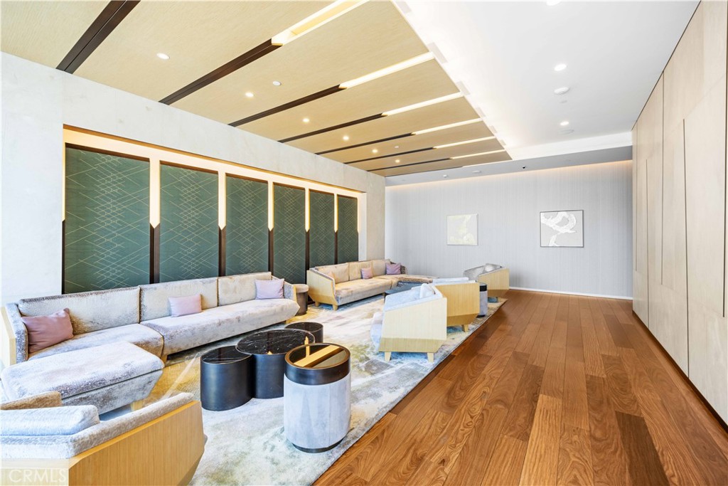 889 Francisco St 1502