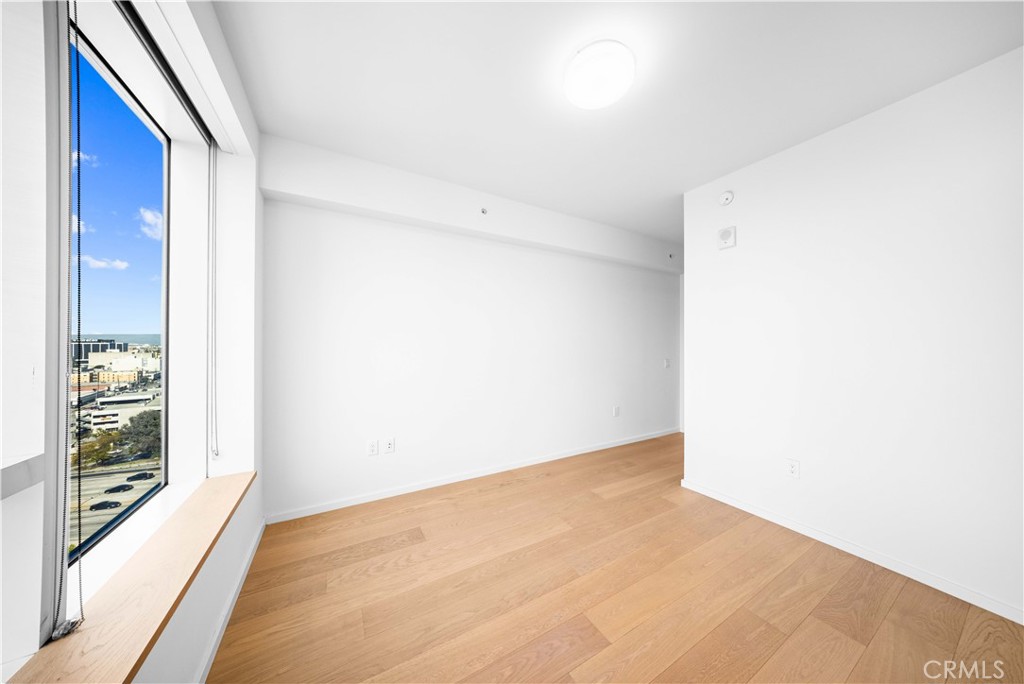 889 Francisco St 1502