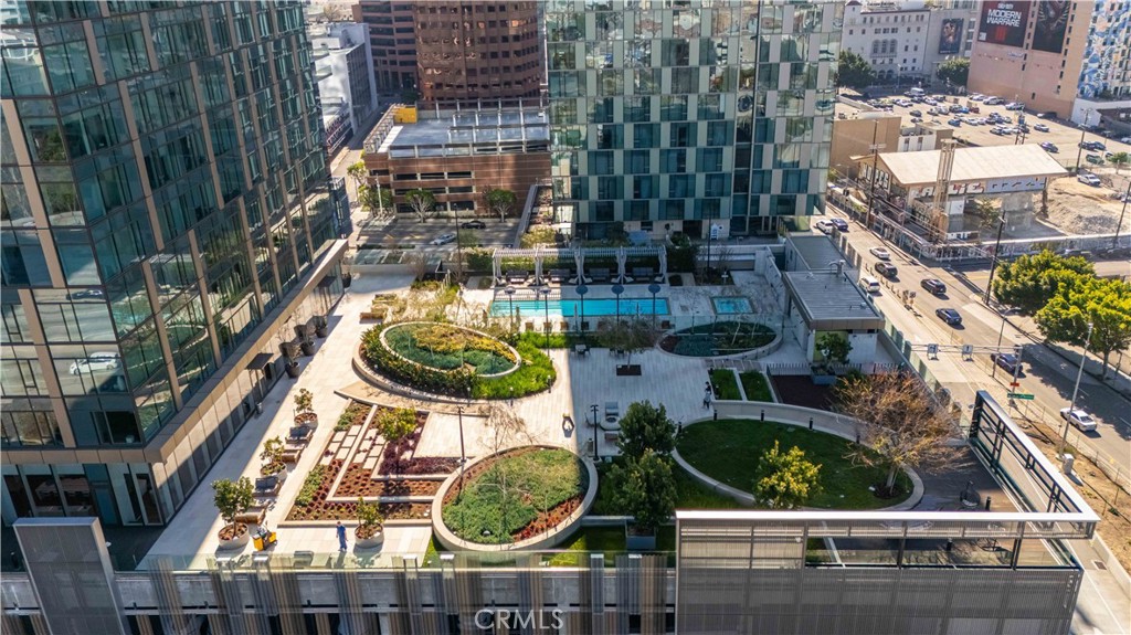 889 Francisco St 1502