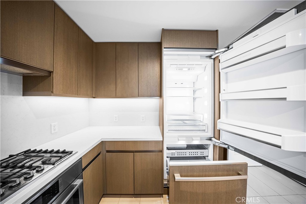 889 Francisco St 1502