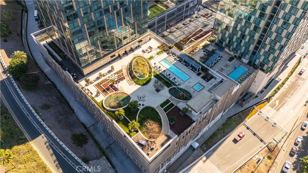 889 Francisco St 1502