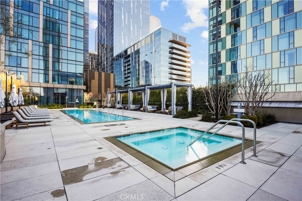 889 Francisco St 1502