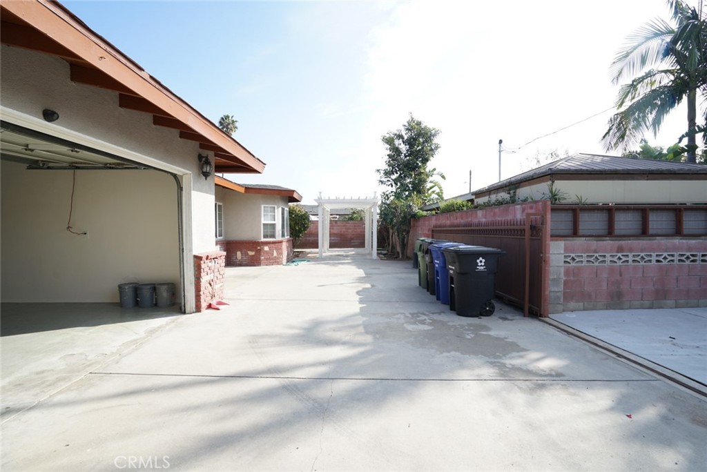 9253 Rose Street