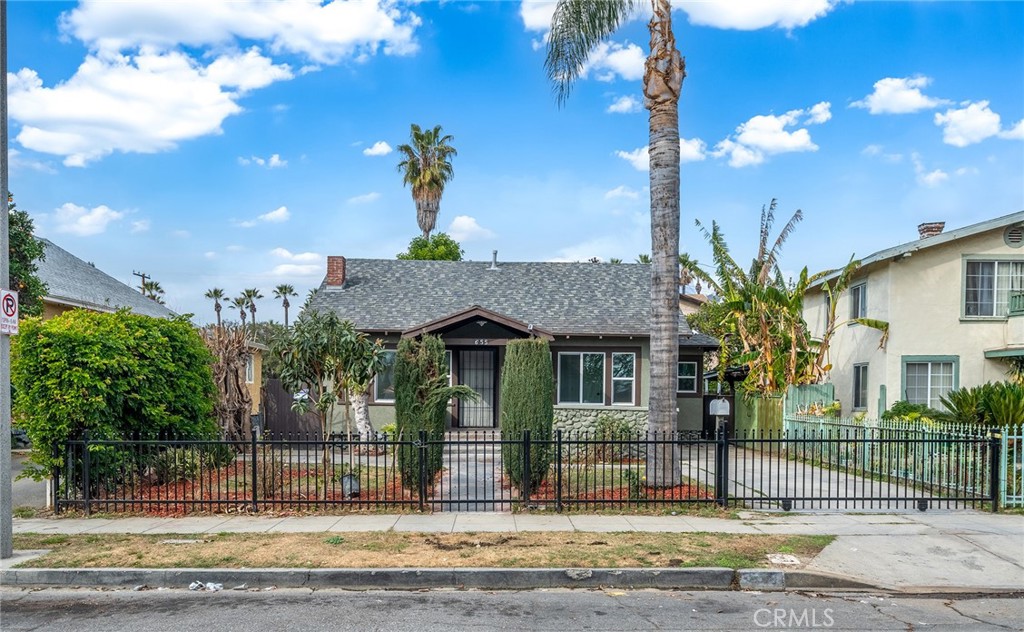 655 E Pasadena Street