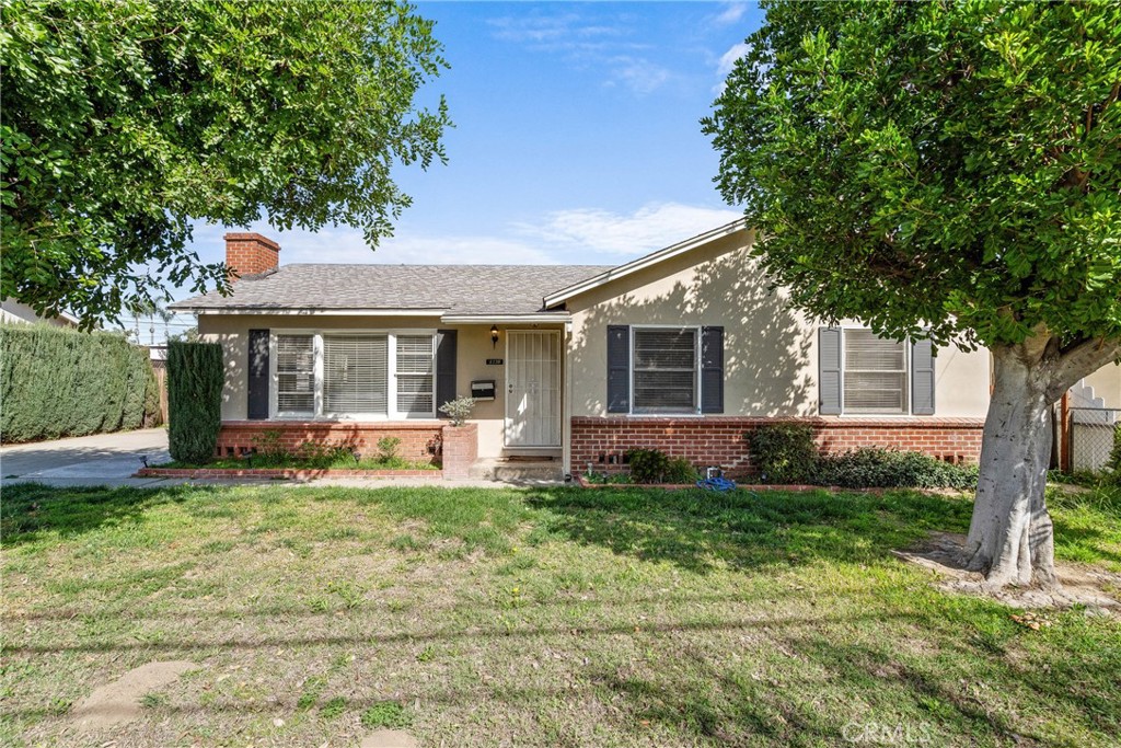 1139 E Kingsley Avenue