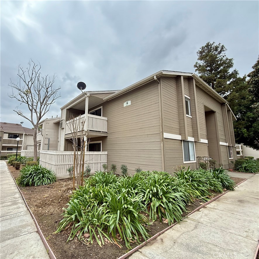 1309 W Mission Boulevard 33