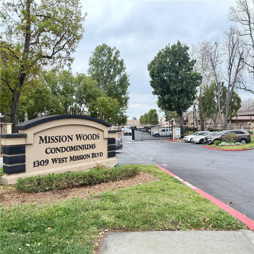 1309 W Mission Boulevard 33