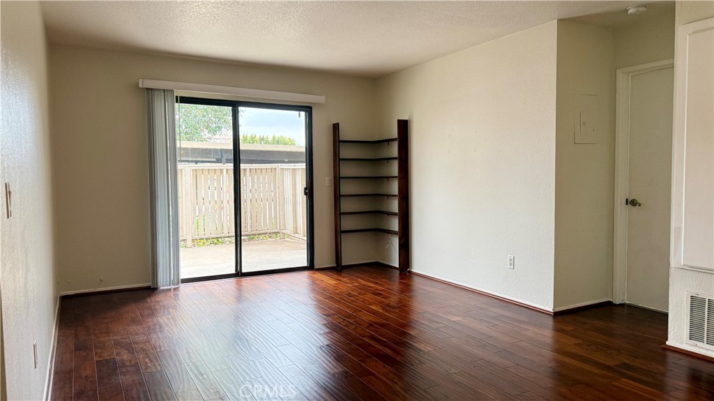 1309 W Mission Boulevard 33